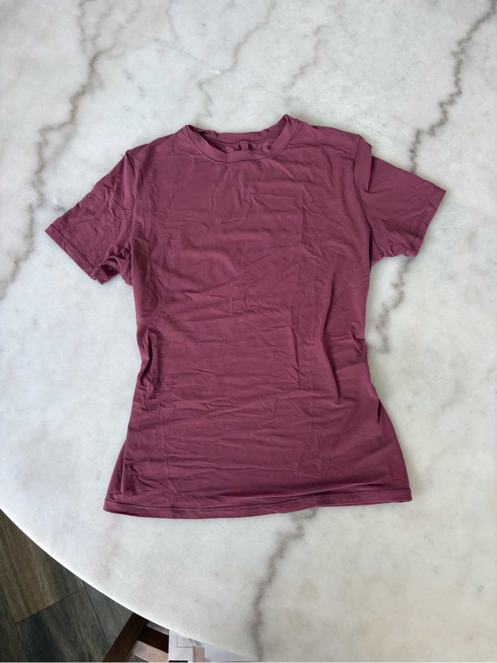 SKIMS Fits Everybody Short Sleeve T-Shirt Tee Top Small Beet Color Worn Once - Picture 3 of 10